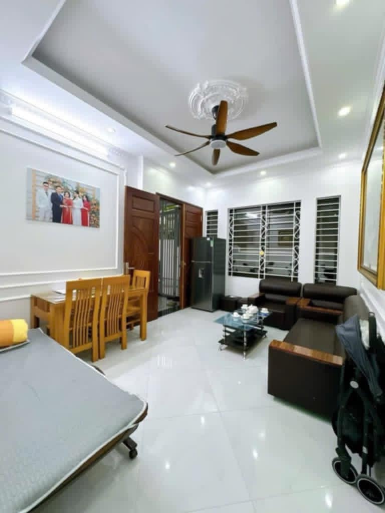 BÁN GẤP NHÀ HOÀNG HOA THÁM TT BA ĐÌNH MỚI ĐẸP THANG MÁY FULL NỘI THẤT DT 40M X 6 TẦNG MT 5M 8,9 TỶ